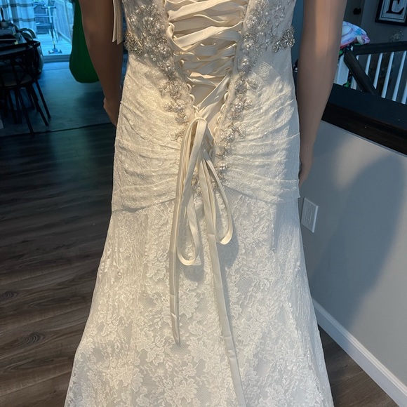 Wedding dress size 6 new with tags - Picture 3 of 15